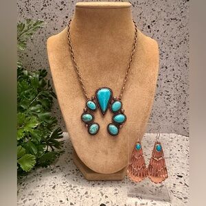 Turquoise cabochon pendant necklace in copper tone w/earrings